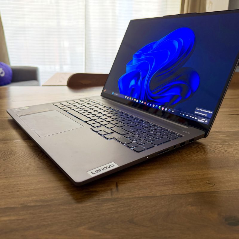 Lenovo IdeaPad Pro 5 OLED 16”.  Core i9 Ultra RTX 